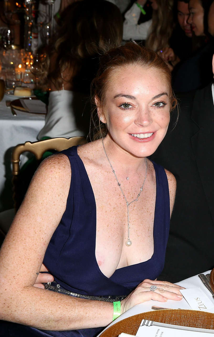 Lindsay Lohan Nipslip At Birthday Party 8 Aug 2016 NSFW