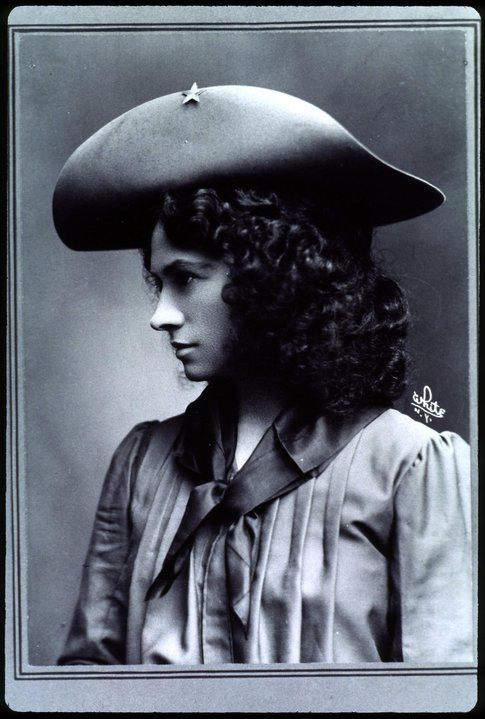 Little Miss Sure Shot Annie Oakley Photographed By White Of New York C 1890 NSF