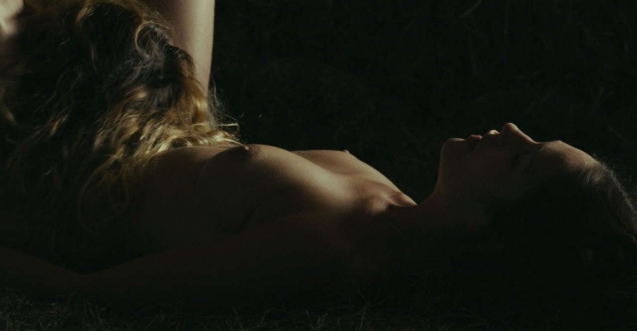 Lola Kirke Awol NSFW