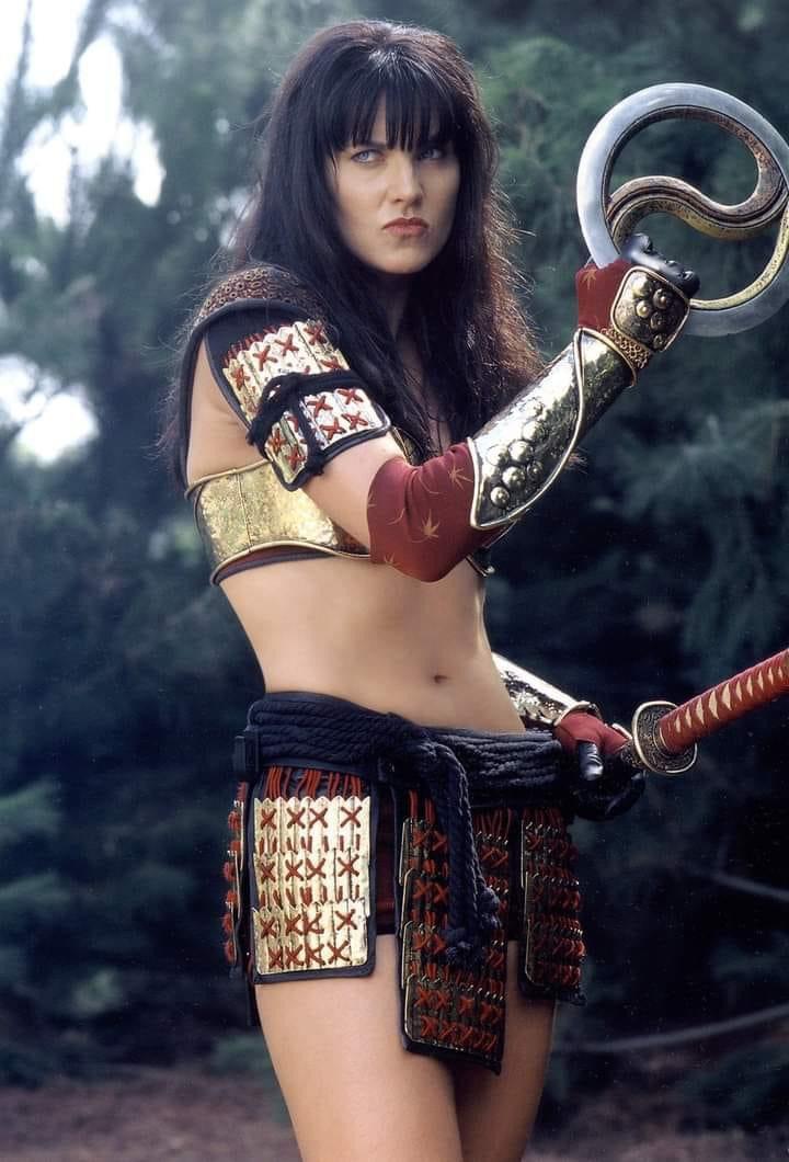 Lucy Lawless Abs