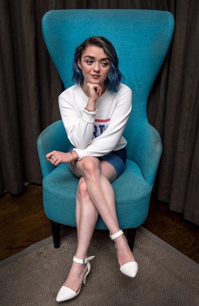 Maisie Williams Takeout Box