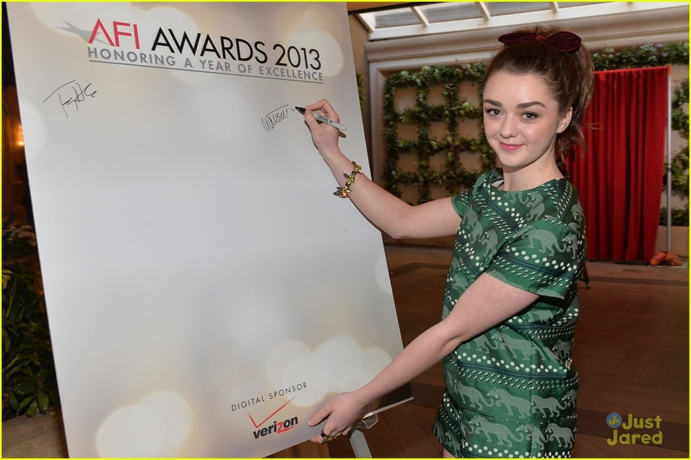 Maisie Williams Takeout Box