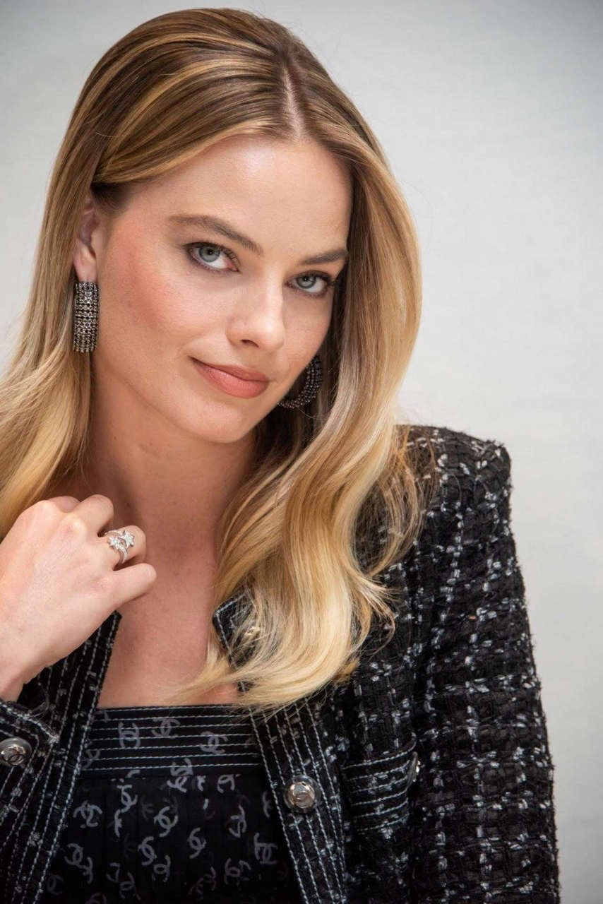 Margot Robbie NSFW