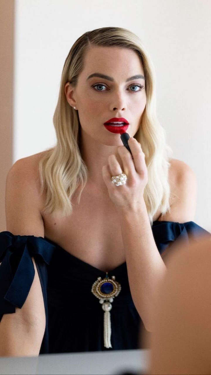 Margot Robbie NSFW