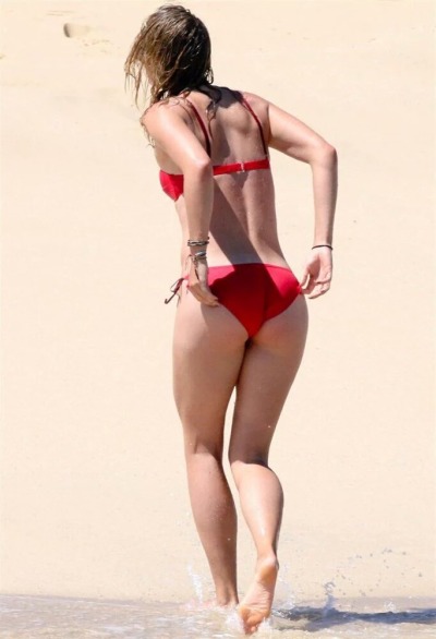 Maria Sharapova Enjoying A Day At The Beach Not As Much As Im Enjoying It Though