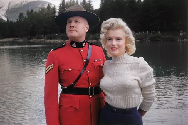 Marilyn Monroe Posing With A Mountie In Banff Canada 1953 NSF