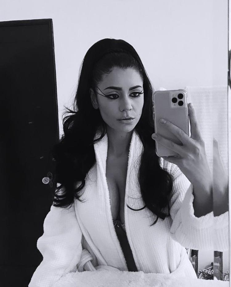 Marina Diamandis Cleavage NSFW