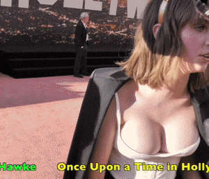 Maya Hawke Cleavage