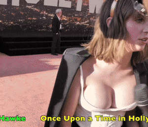 Maya Hawke Cleavage