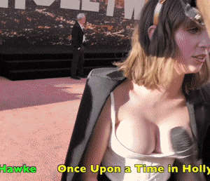 Maya Hawke Cleavage