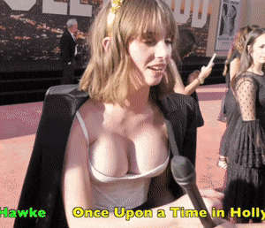 Maya Hawke Cleavage