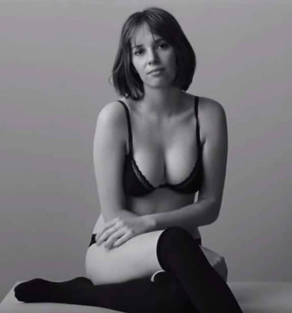 Maya Hawke Daughter Of Uma Thurman Aka Robin In Stranger Things Big Tit