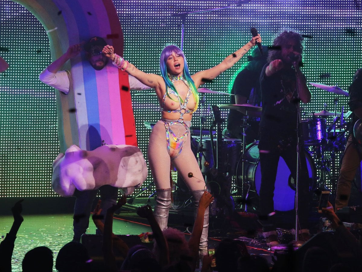 Miley Cyrus Dead Petz Tour Full Frontal Shaved Strapon NSFW