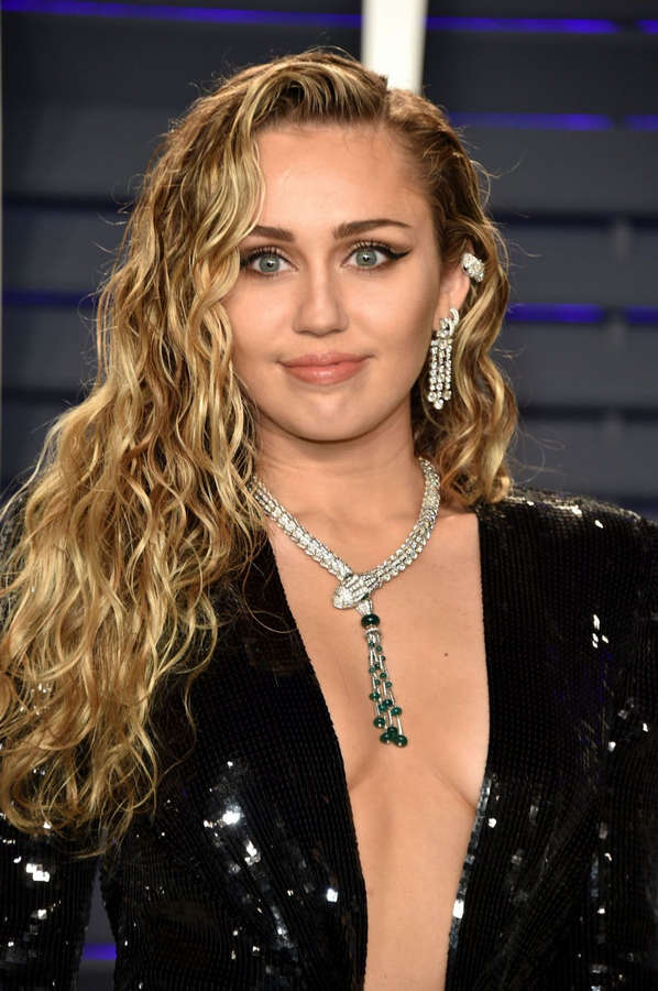 Miley Cyrus NSFW