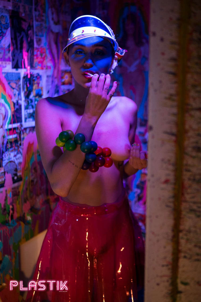 Miley Cyrus Plastik Magazine Full Set NSFW