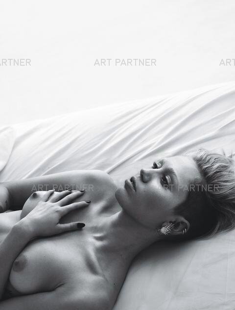 Miley Cyrus Topless Outtake From W Magazine 2014 NSFW