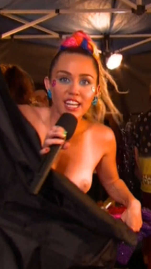 Miley Cyrus Vma Nip Slip NSFW