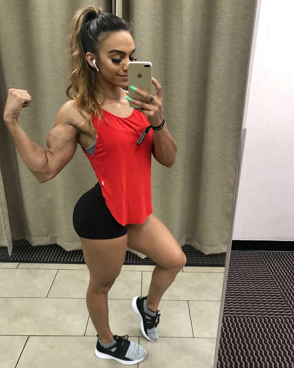 Nadia Amy biceps