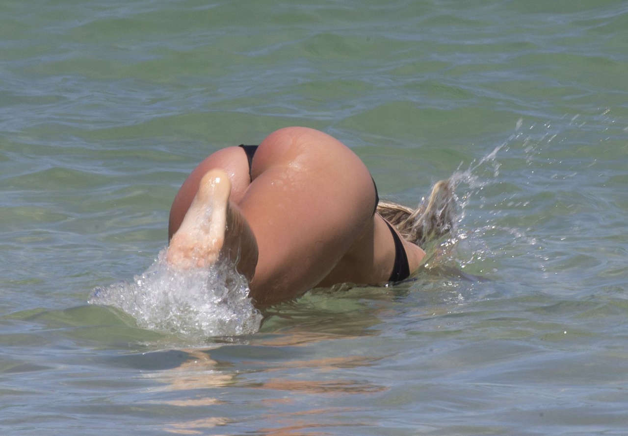 Natasha Oakley And Devin Brugman Ass