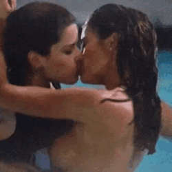 Neve Campbell And Denise Richards NSFW