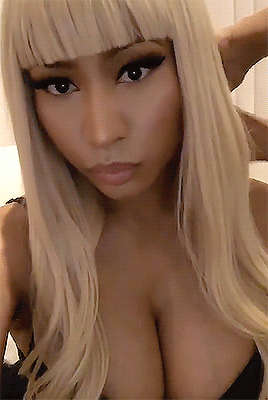 Nicki Minaj Cleavage