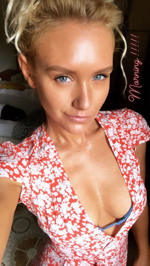 Nicky Whelan NSFW