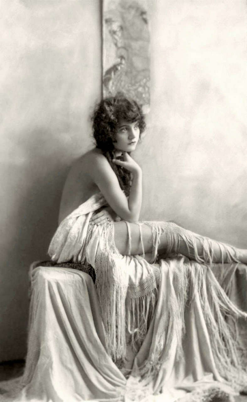 Peggy Shannon Photographed By Alfred Cheney Johnston C 1923 NSF