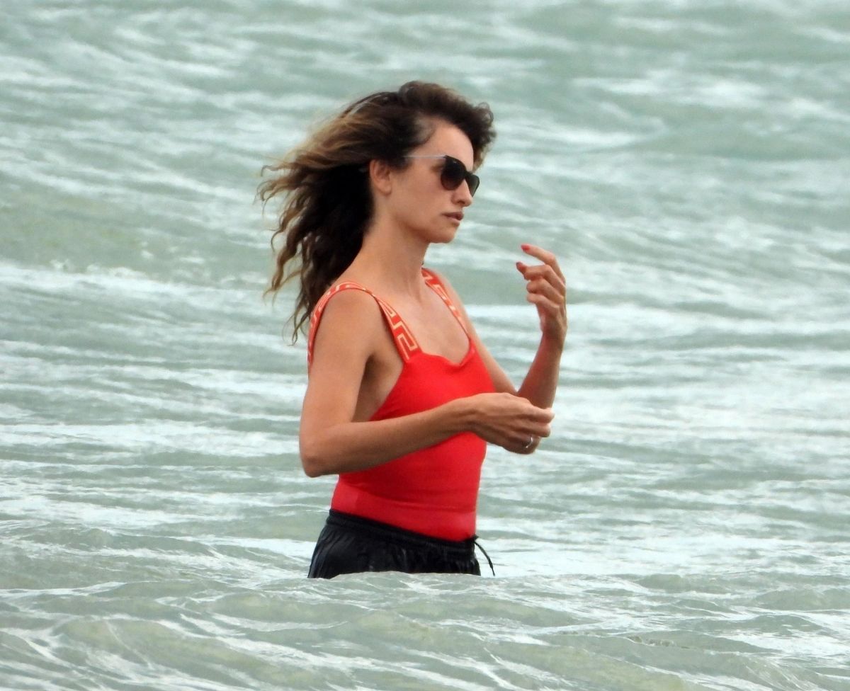 Penelope Cruz Swimsuit Beach Fregene