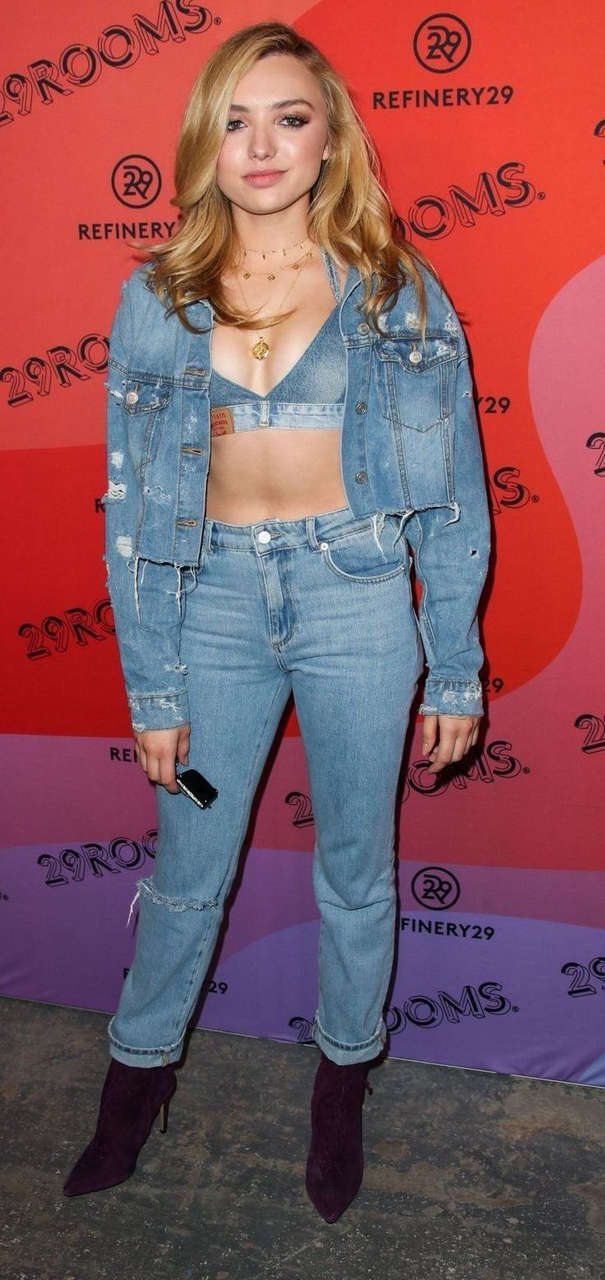 Peyton List Abs