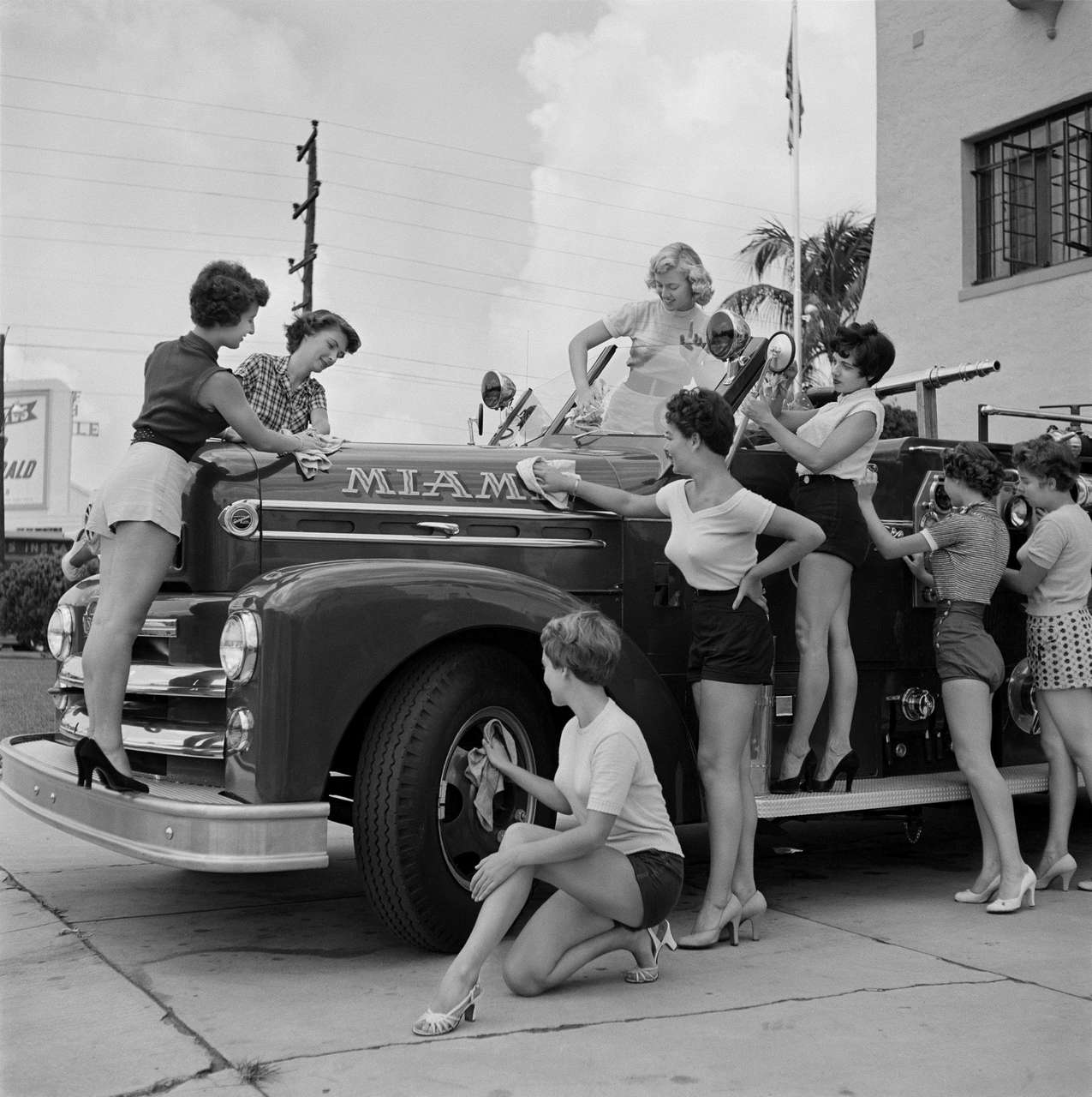 Pin Up Girls Polishing A Fire Engine Photographed By Bunny Yeager Miami 1955 NSF