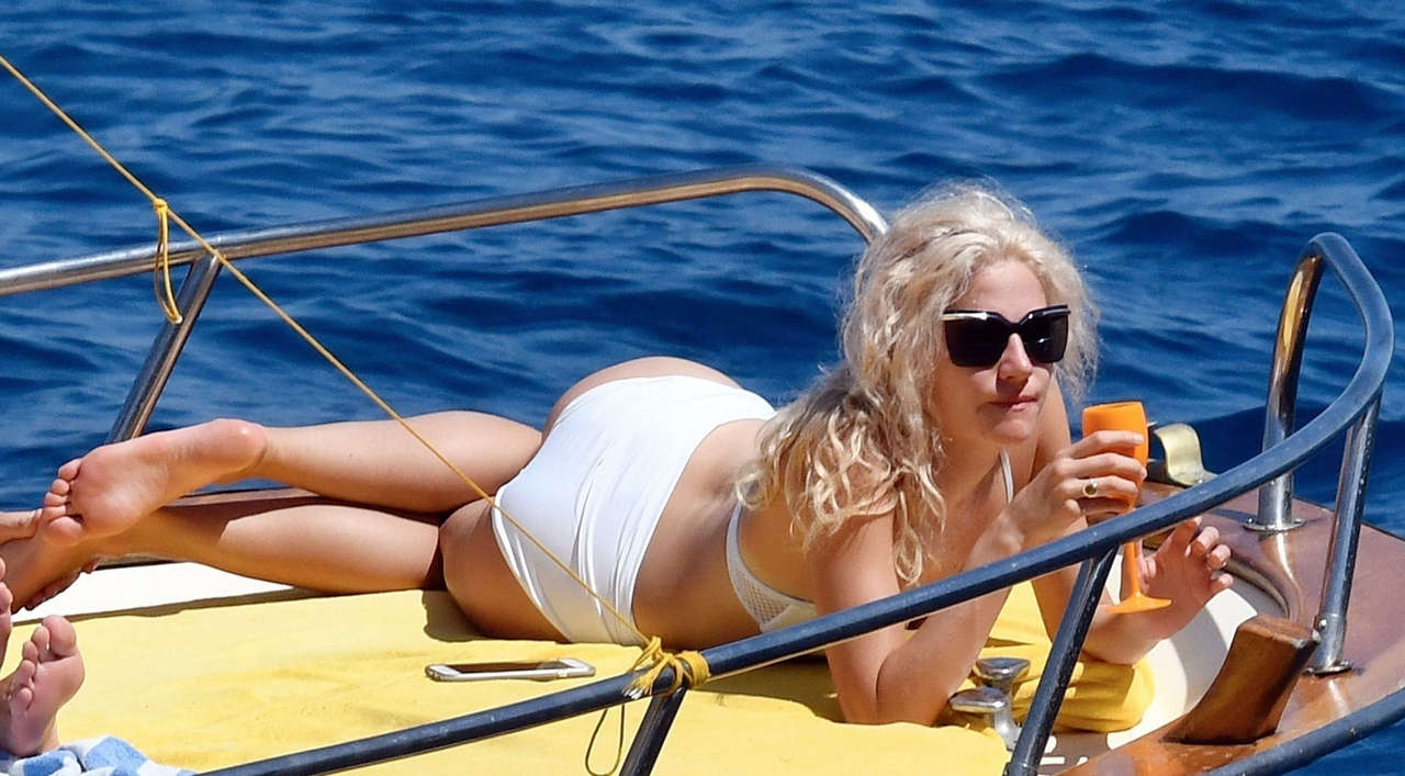 Pixie Lott On A Yacht In Capri Italy Ass