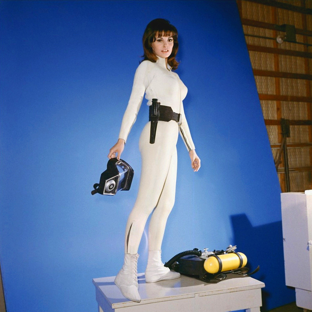Raquel Welch On The Set Of Fantastic Voyage 1966 NSF