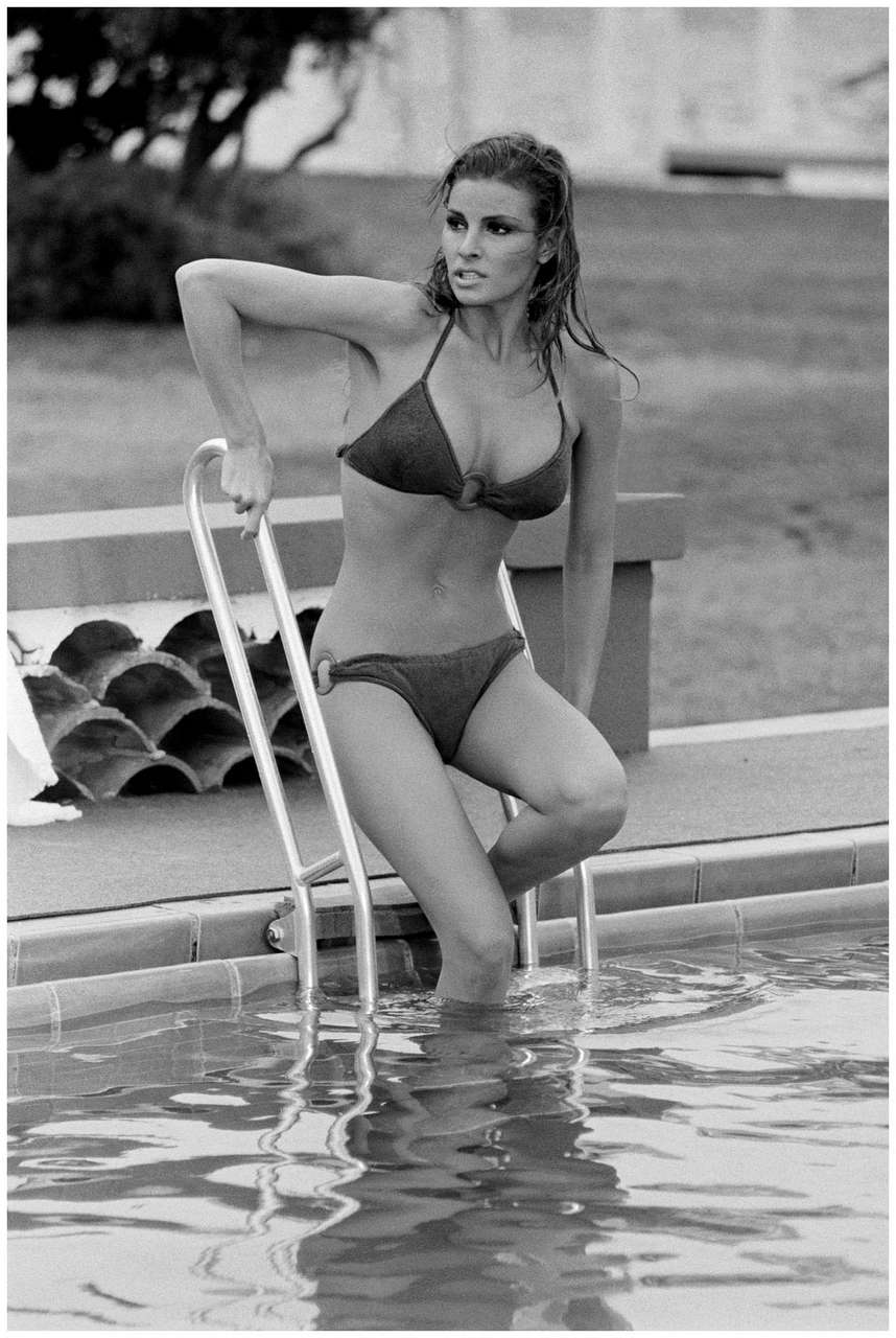 Raquel Welch While Filming Lady In Cement 1968 Photographed By Terry Oneill NSF