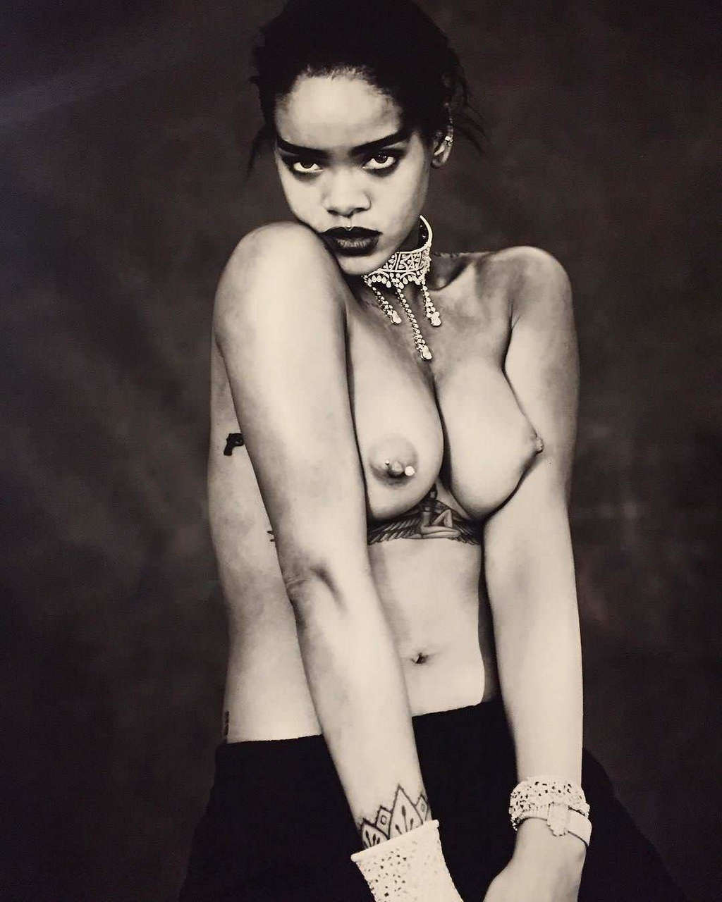 Rihanna NSFW