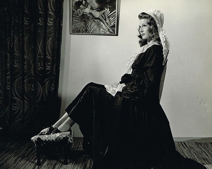 Rita Hayworth As Whistlers Mother Photographed For Look Magazine By Earl Theisen 1945 NSF