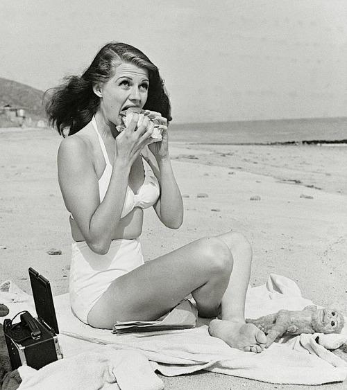 Rita Hayworth Eating On The Beach 1947 NSF