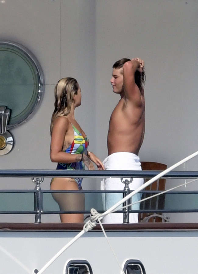 Rita Ora NSFW