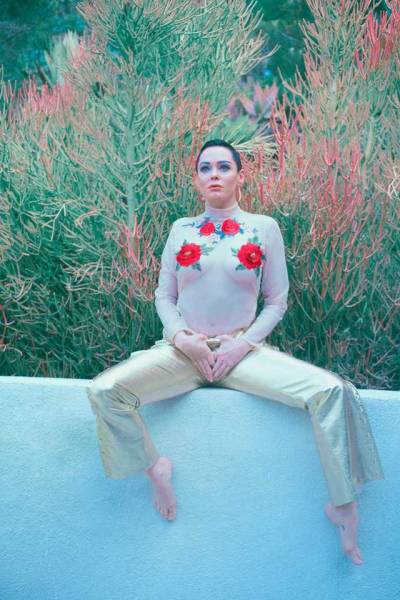 Rose Mcgowan Topless And Seethrough