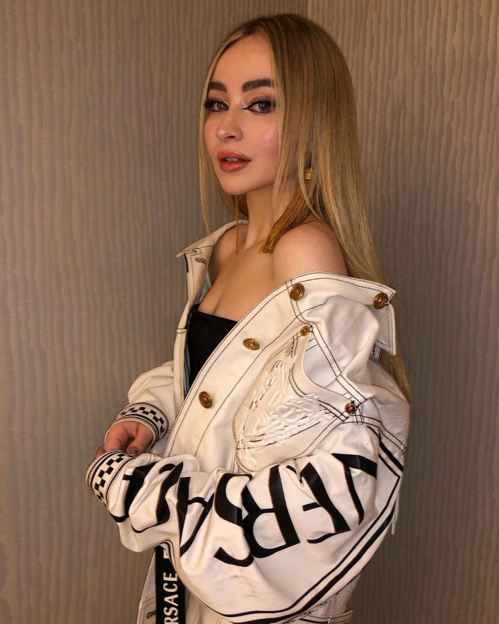 Sabrina Carpenter NSFW