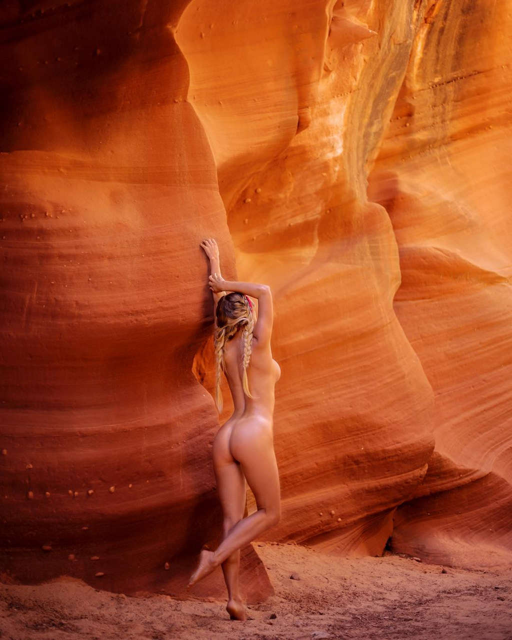 Sara Jean Underwood Nude In Canyon NSFW