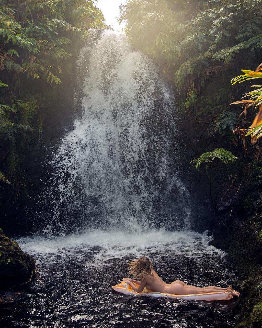 Sara Jean Underwood Waterfall Nude NSFW