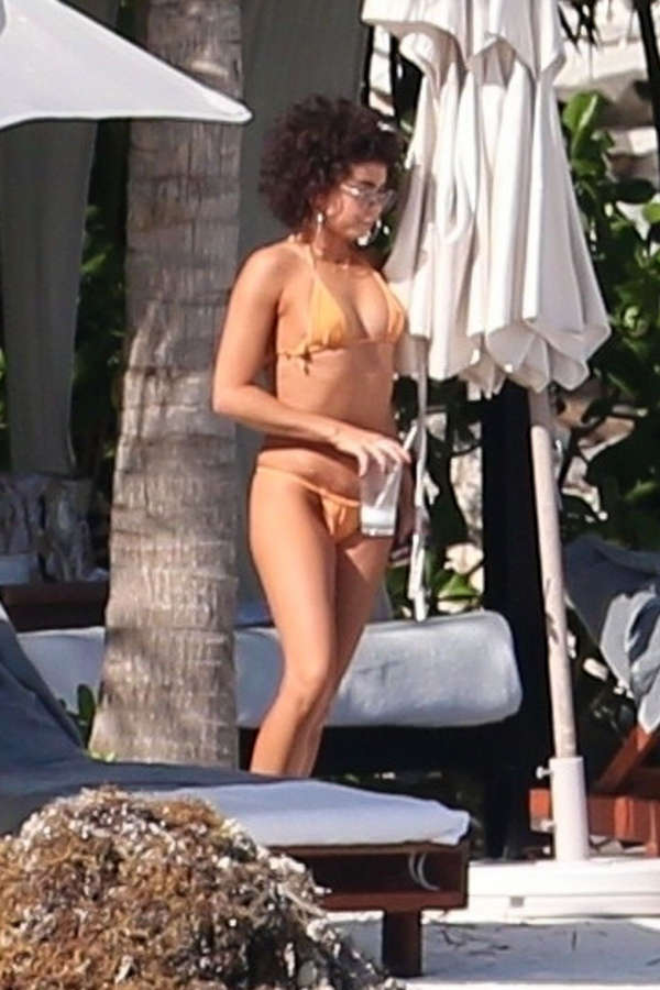 Sarah Hyland NSFW