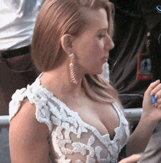 Scarlett Johansson Big Tits