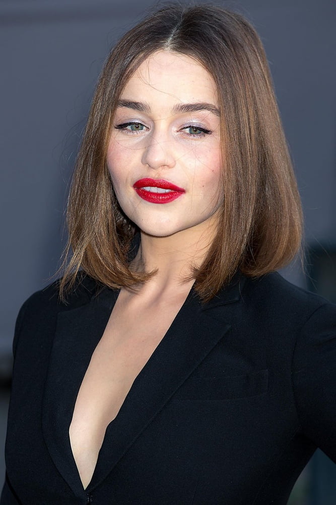 Sexy Celebs With Their Bright Red Lips