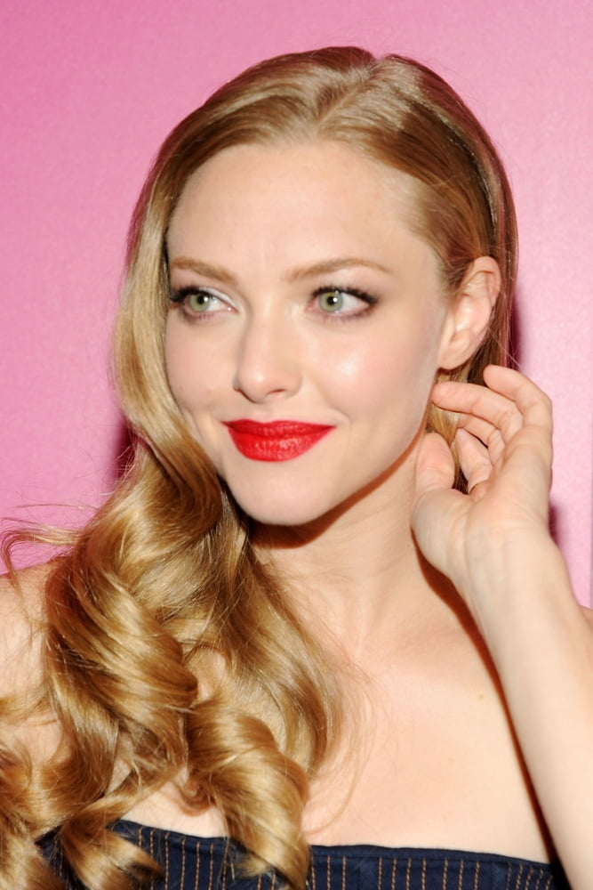 Sexy Celebs With Their Bright Red Lips