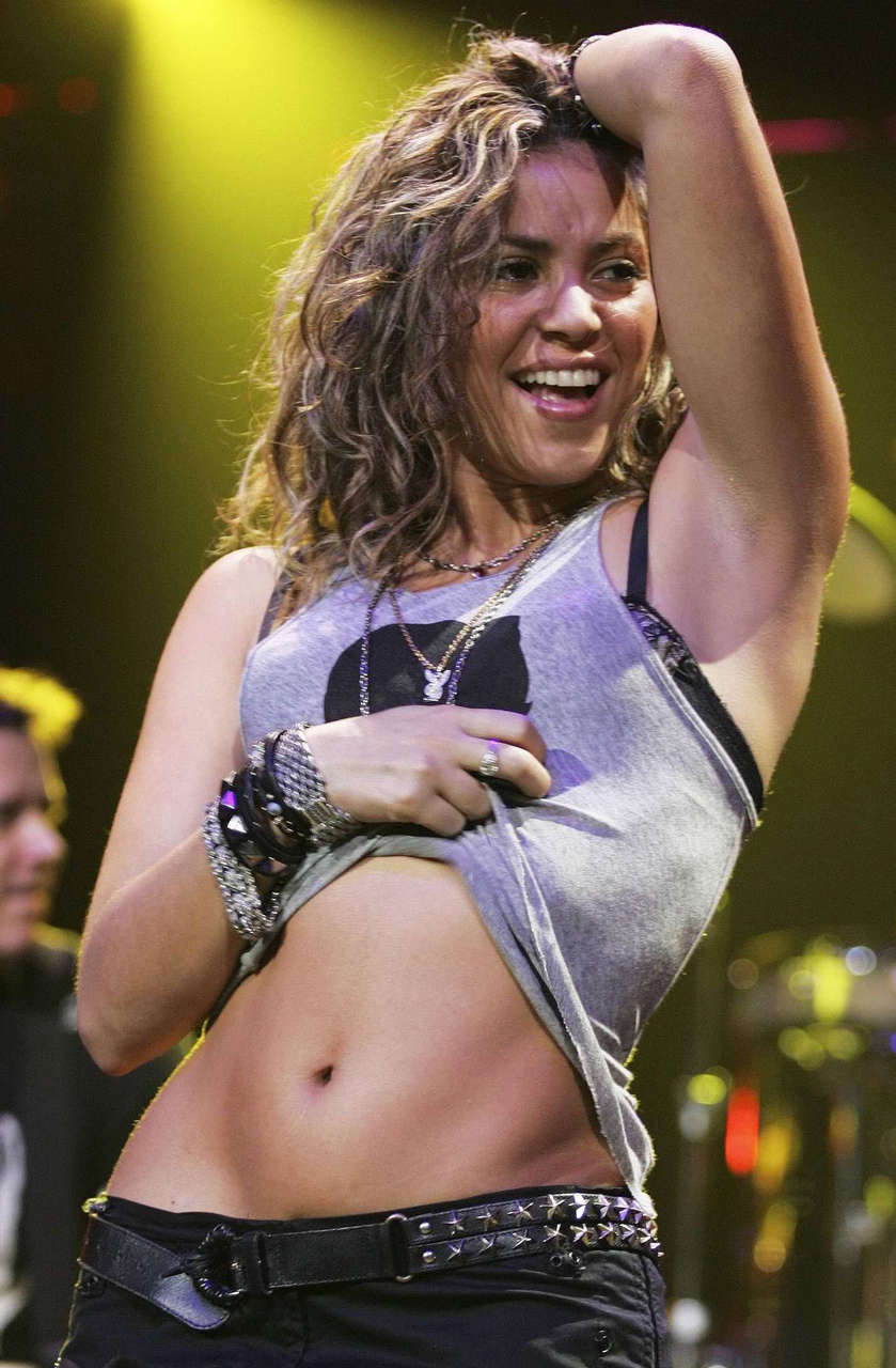 Shakira Abs