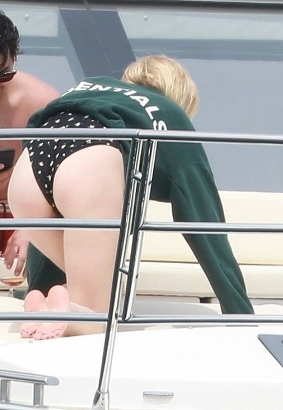 Sophie Turner Ass