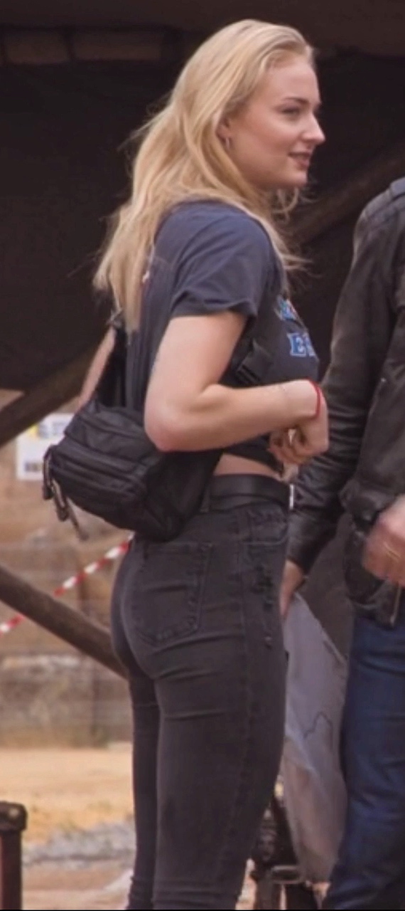 Sophie Turner Ass