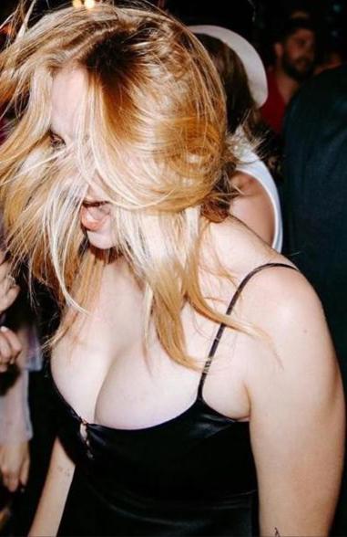 Sophie Turner Cleavage