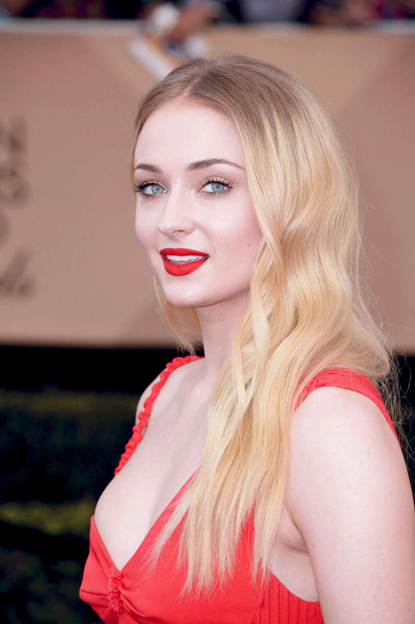 Sophie Turner NSFW